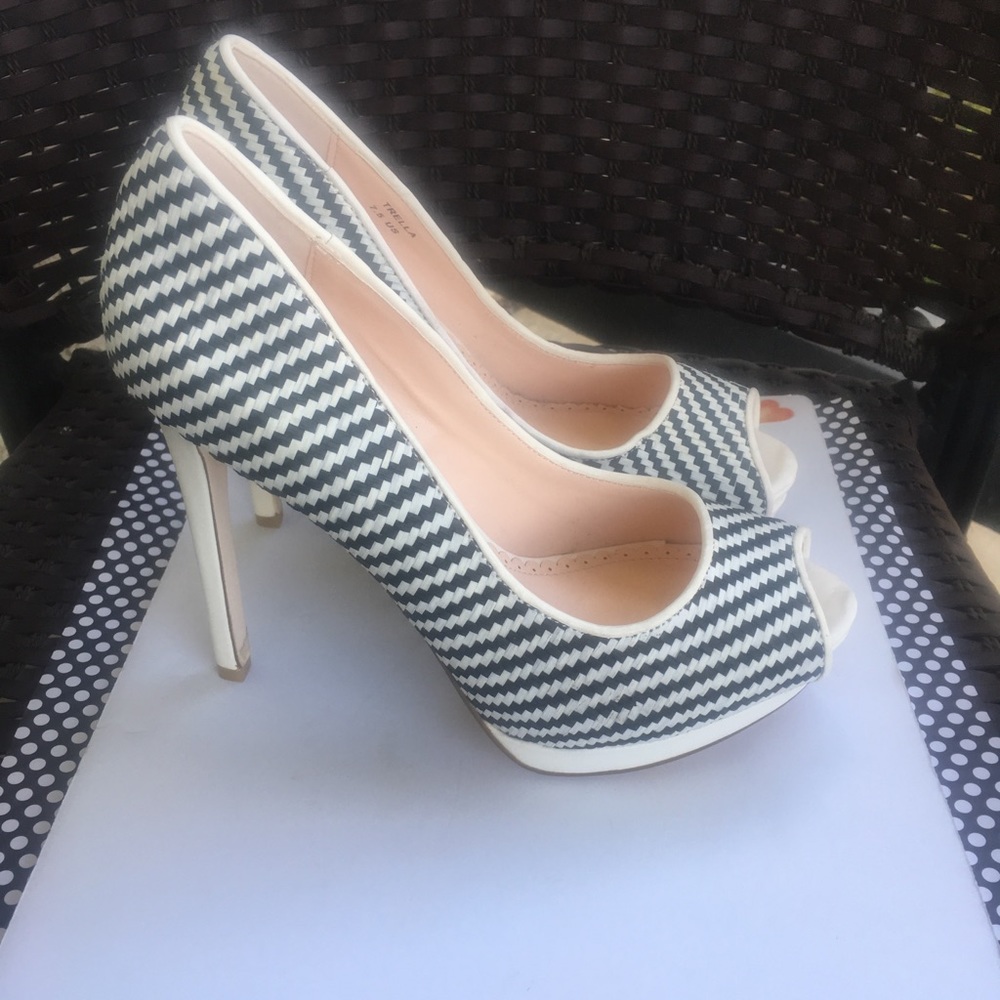 Stripped Pattern Shoes - Picture 3 of 7